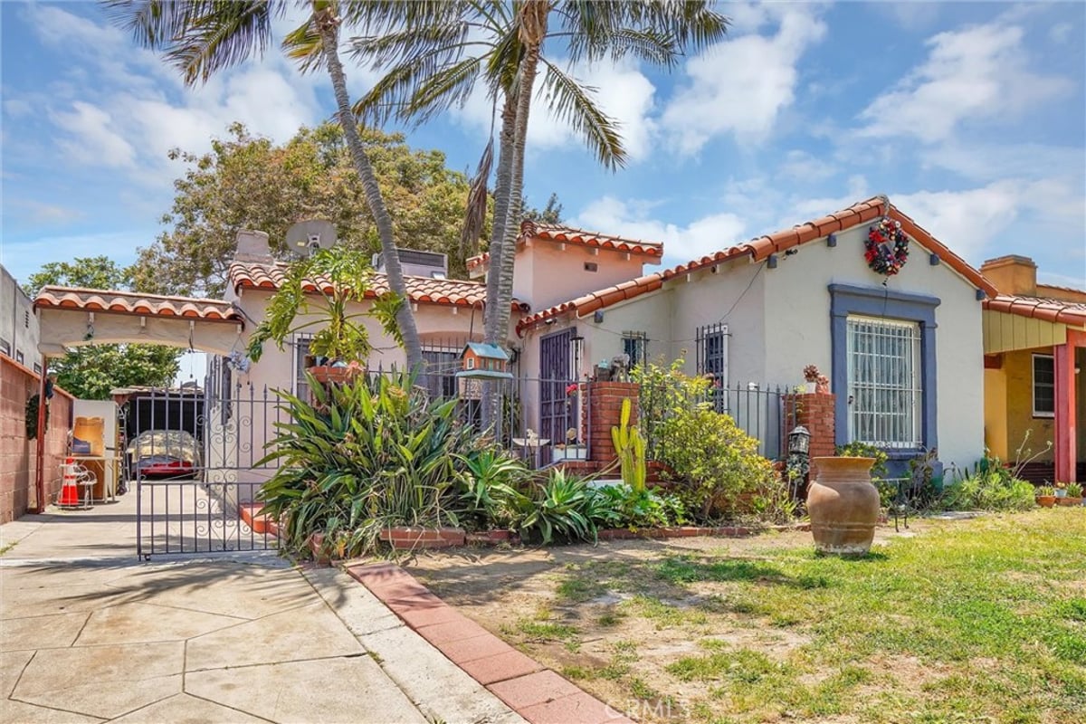2028 W 84th, Los Angeles, CA 90047 — photo 1 of 22