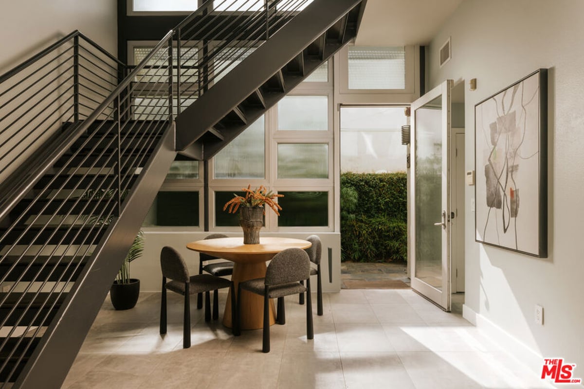 1524 11th Street E, Santa Monica, CA 90401 — photo 1 of 28