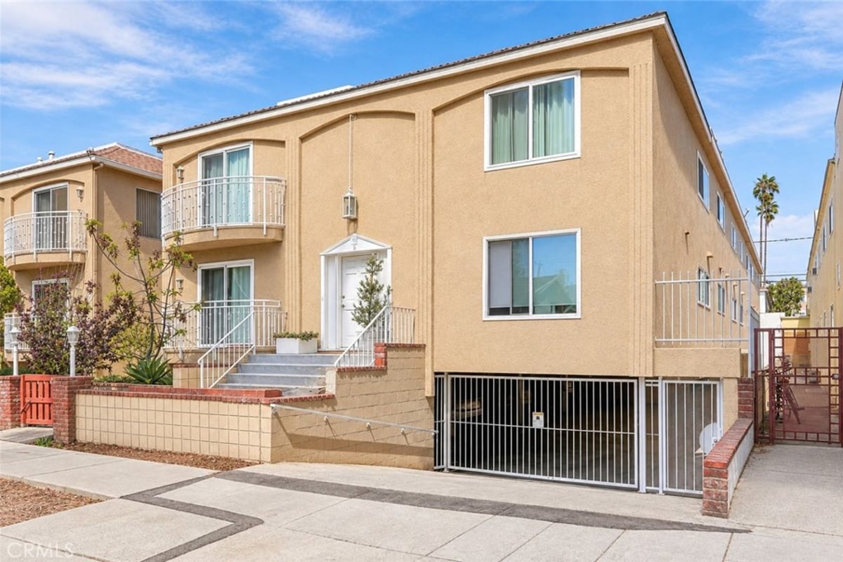933 11th Street 9, Santa Monica, CA 90403 — photo 1 of 22