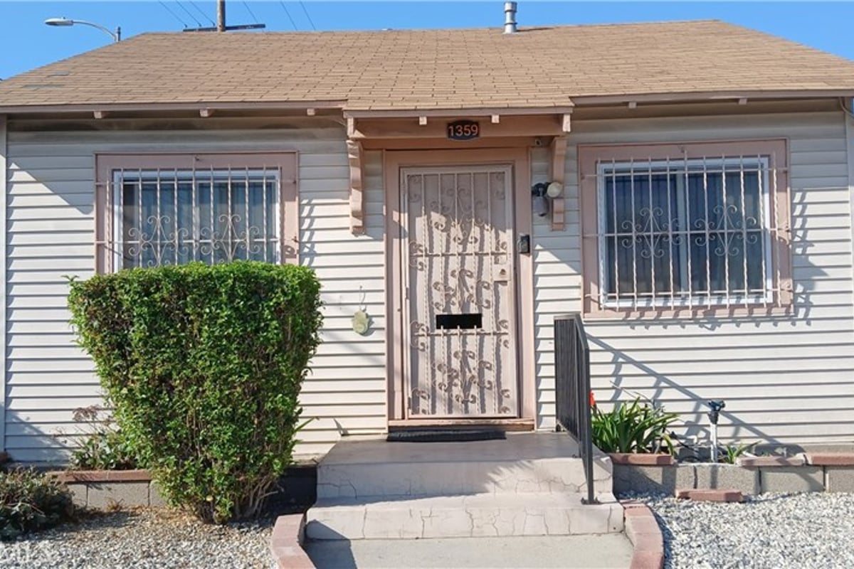 1359 W 69th, Los Angeles, CA 90044 — photo 1 of 19