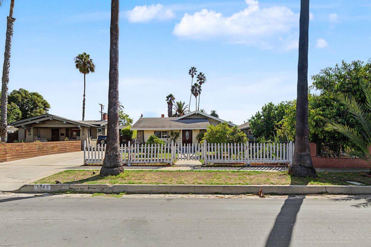 154 S Hobart Boulevard, Los Angeles, CA 90004 — photo 1 of 32