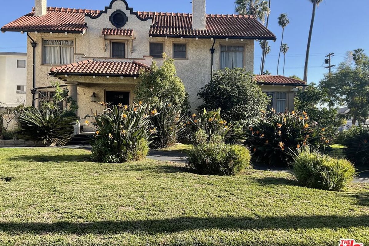 2068 S Hobart Boulevard, Los Angeles, CA 90018 — photo 1 of 21