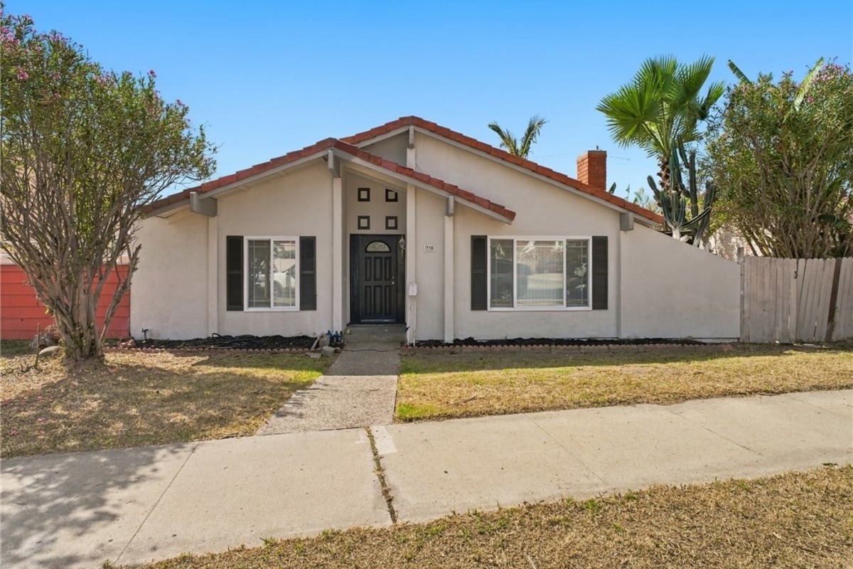 330 W Devonshire Drive, Oxnard, CA 93030 — photo 1 of 40