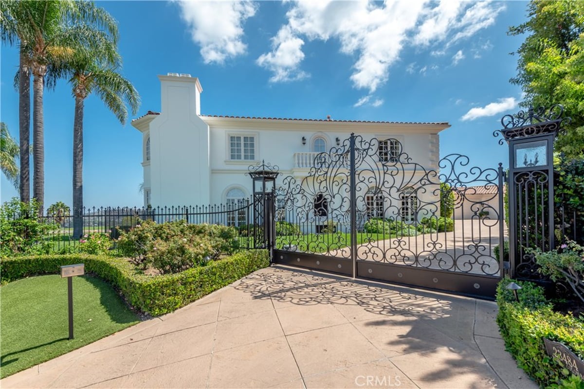 23484 PARK COLOMBO, Calabasas, CA 91302 — photo 1 of 40