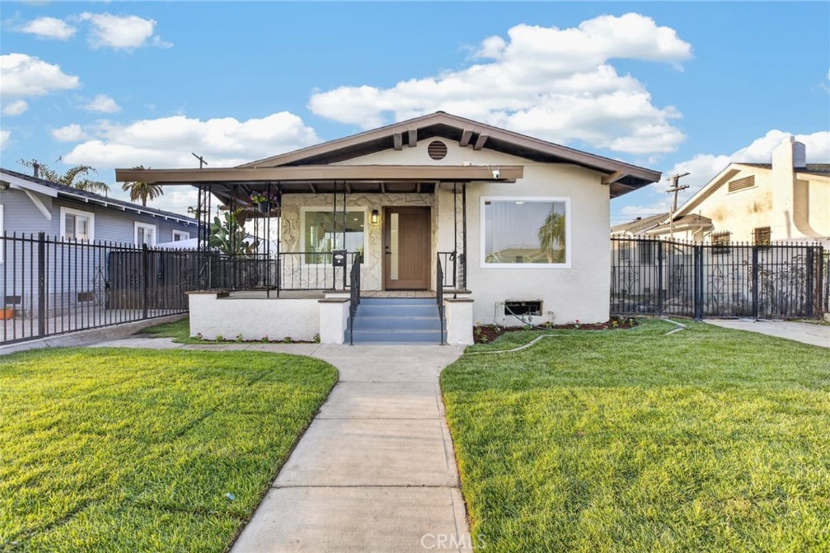 1116 W 76th Street, Los Angeles, CA 90044 — photo 1 of 33