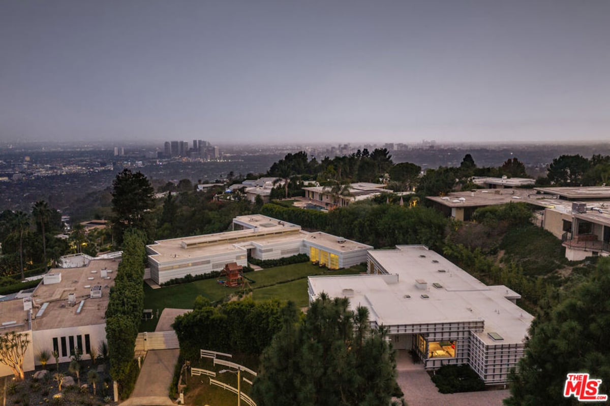 555 Vick Place, Beverly Hills, CA 90210 — photo 1 of 71