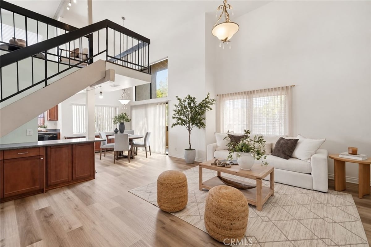 18433 Hatteras 507, Tarzana, CA 91356 — photo 1 of 26