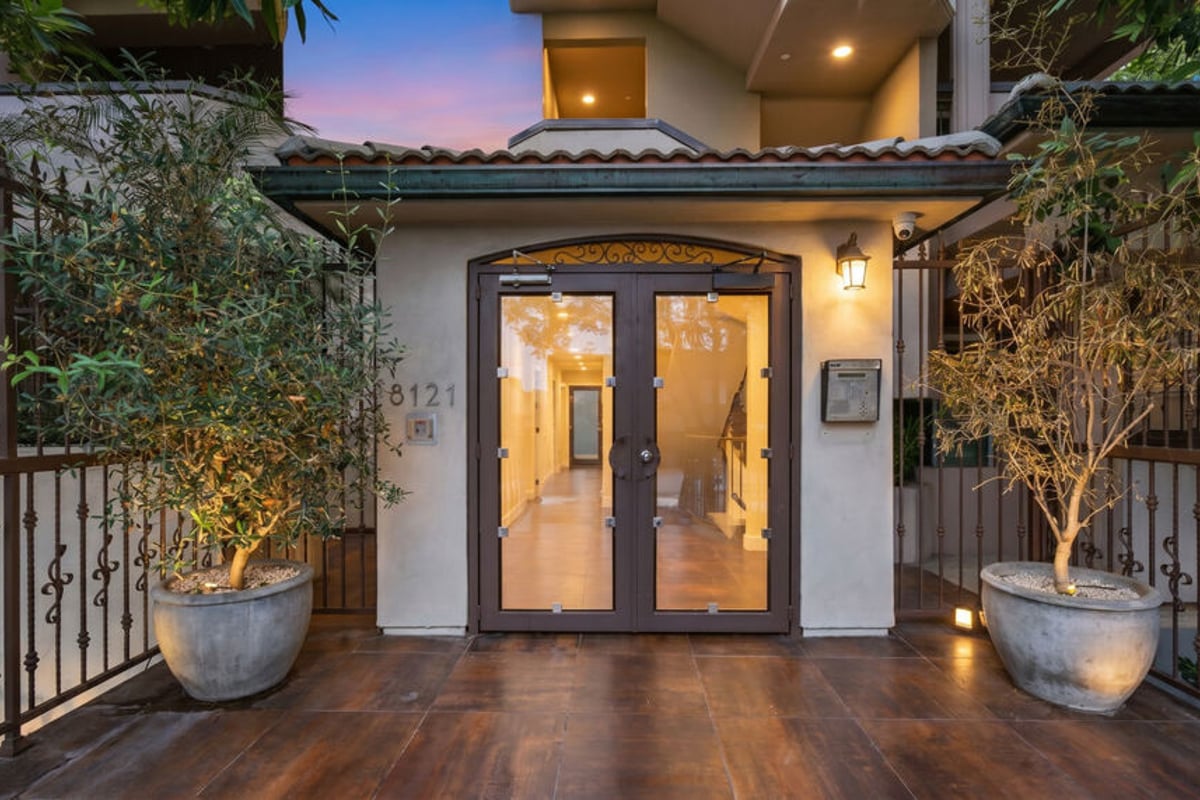 8121 Norton Avenue 201, Los Angeles, CA 90046 — photo 1 of 63