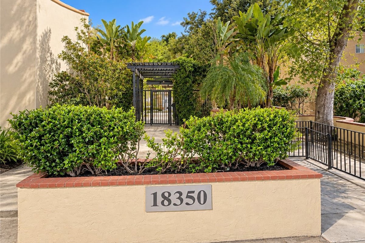 18350 Hatteras Street 233, Tarzana, CA 91356 — photo 1 of 11