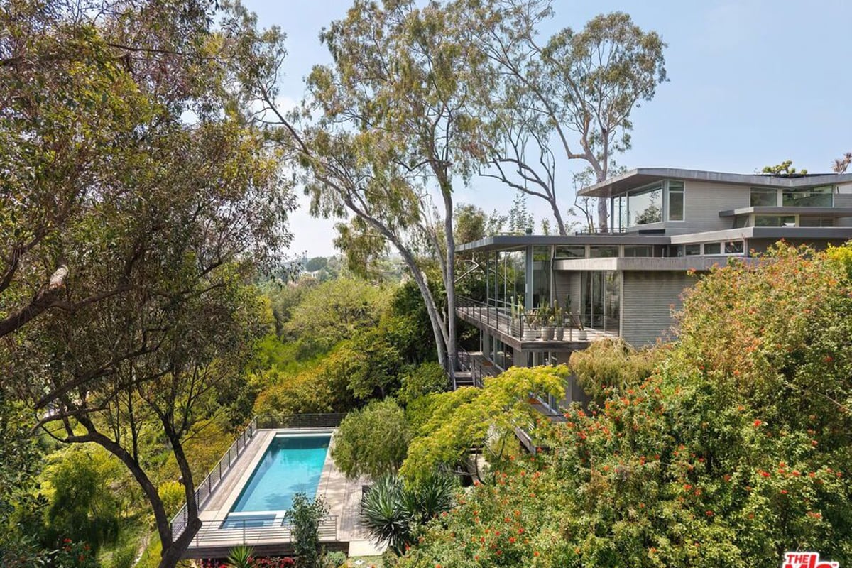901 Kenter Way, Los Angeles, CA 90049 — photo 1 of 31