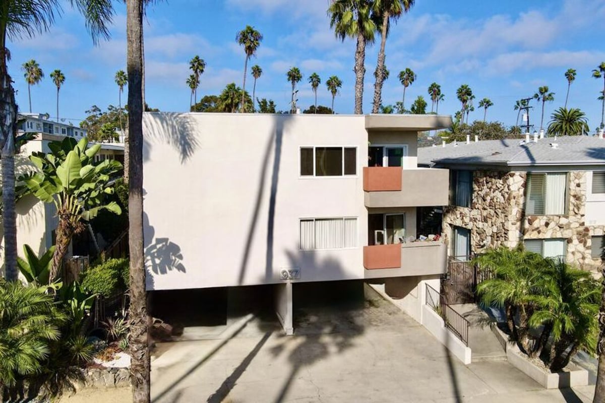 937 5th Street 8, Santa Monica, CA 90403 — photo 1 of 20