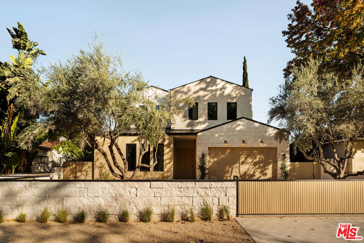 4724 Halbrent Avenue, Sherman Oaks, CA 91403 — photo 1 of 36