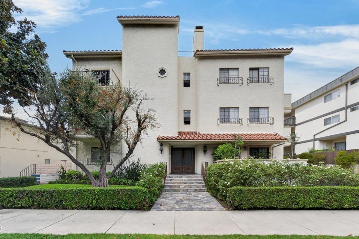 227 S Madison Avenue 205, Pasadena, CA 91101 — photo 1 of 25