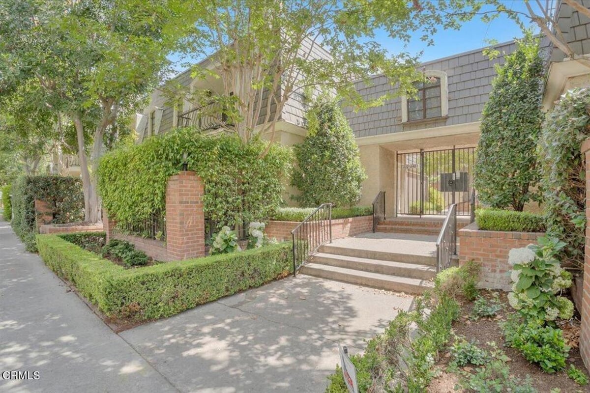640 Wilcox Avenue, Los Angeles, CA 90004 — photo 1 of 48