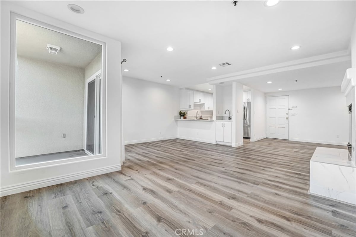 335 S Sierra Madre 203B, Pasadena, CA 91107 — photo 1 of 18