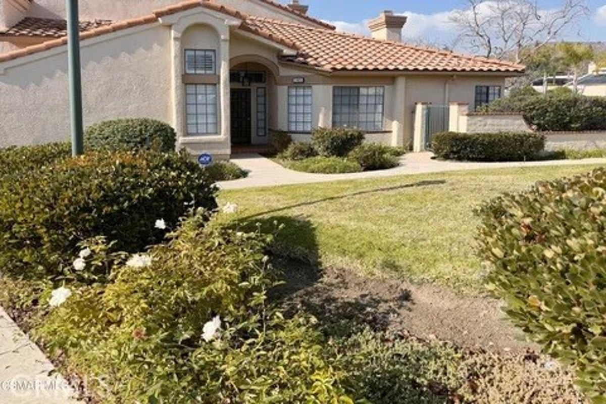 240 Country Club, Simi Valley, CA 93065 — photo 1 of 17
