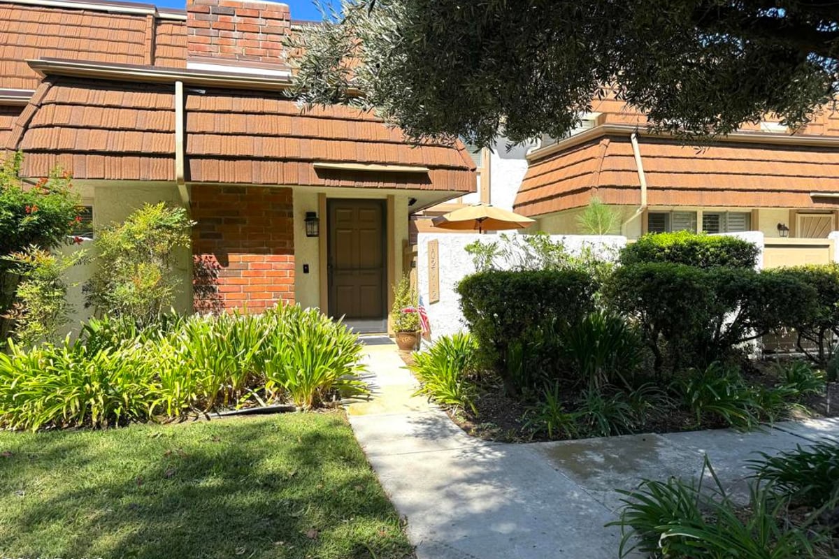 10201 Valley Circle Boulevard 2, Chatsworth, CA 91311 — photo 1 of 9