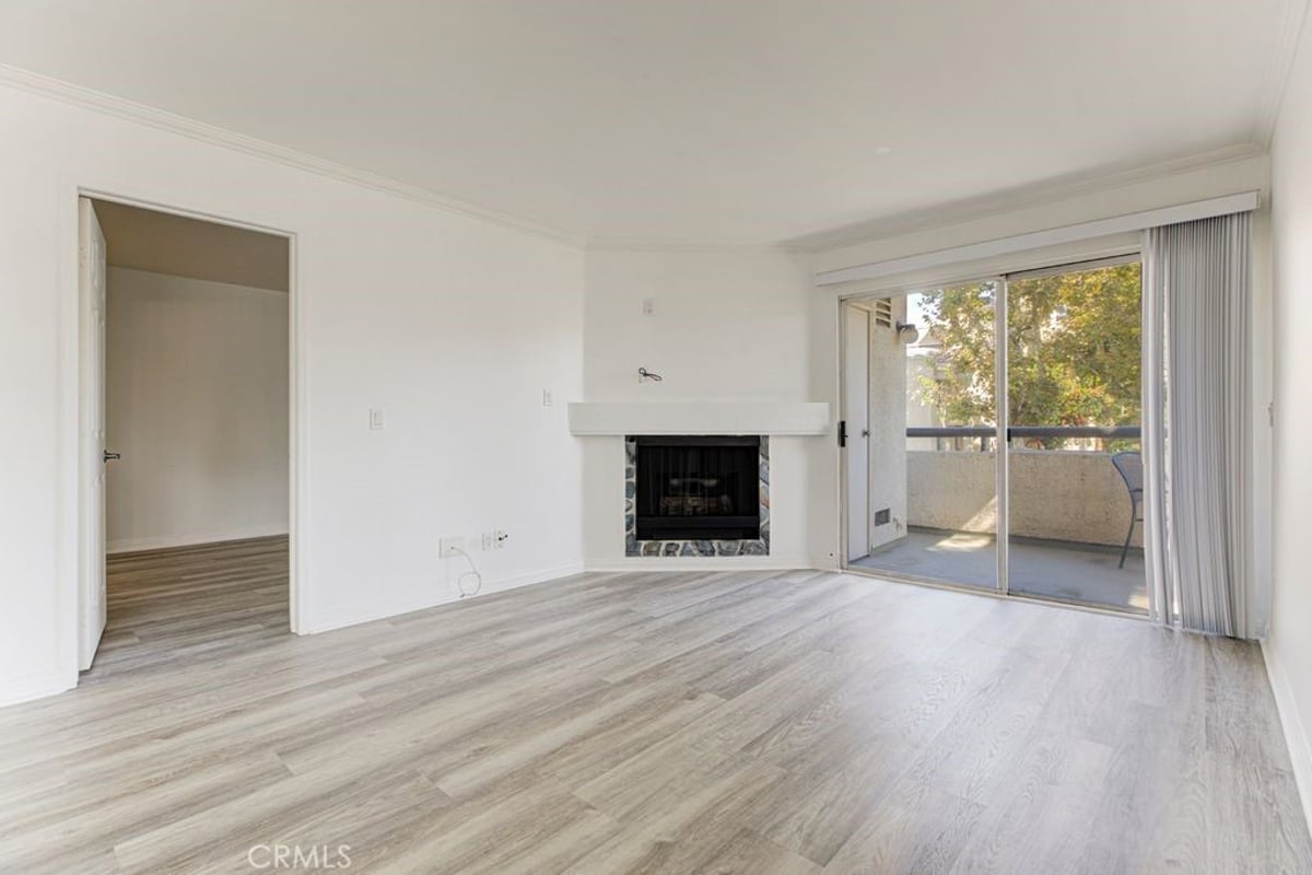 5515 Canoga Ave 105, Woodland Hills, CA 91367 — photo 1 of 36