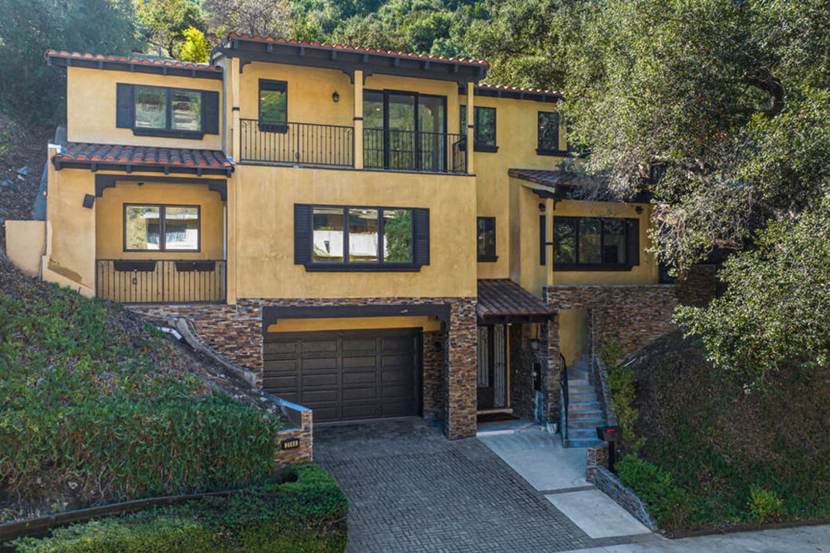 2566 E Chevy Chase Drive, Glendale, CA 91206 — photo 1 of 65