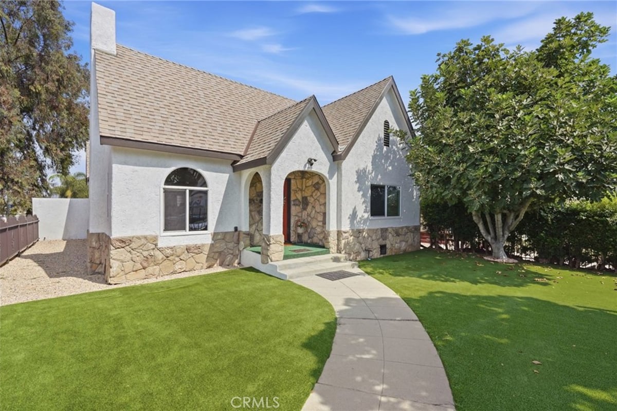 655 W 112th St, Los Angeles, CA 90044 — photo 1 of 45