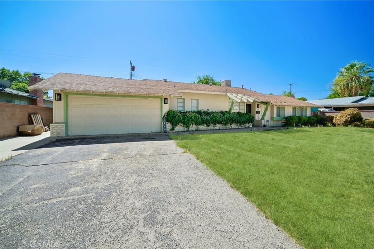 1112 E Avenue J4, Lancaster, CA 93535 — photo 1 of 31