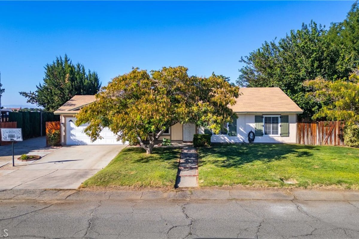 17247 Mossdale, Lancaster, CA 93535 — photo 1 of 31