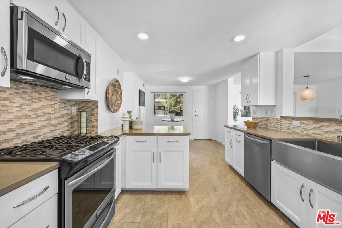 2677 Centinela Avenue 203, Santa Monica, CA 90405 — photo 1 of 36