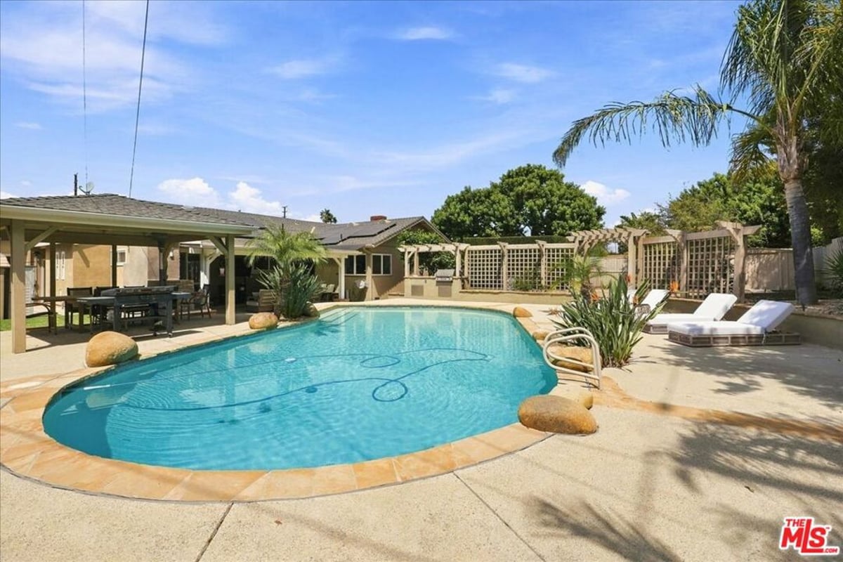 1940 Country Club Road, Thousand Oaks, CA 91360 — photo 1 of 45