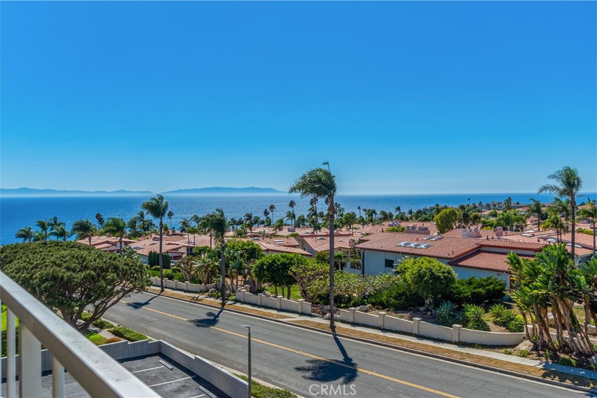 32646 Coastsite 304 D, Rancho Palos Verdes, CA 90275 — photo 1 of 36