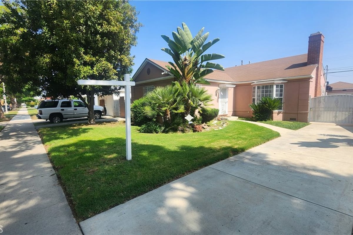 3736 Edgehill, Los Angeles, CA 90018 — photo 1 of 25