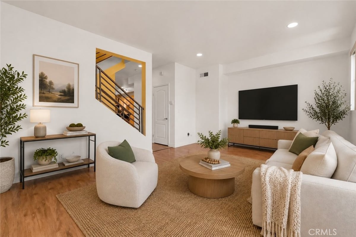11622 Oxnard Street, North Hollywood, CA 91606 — photo 1 of 33