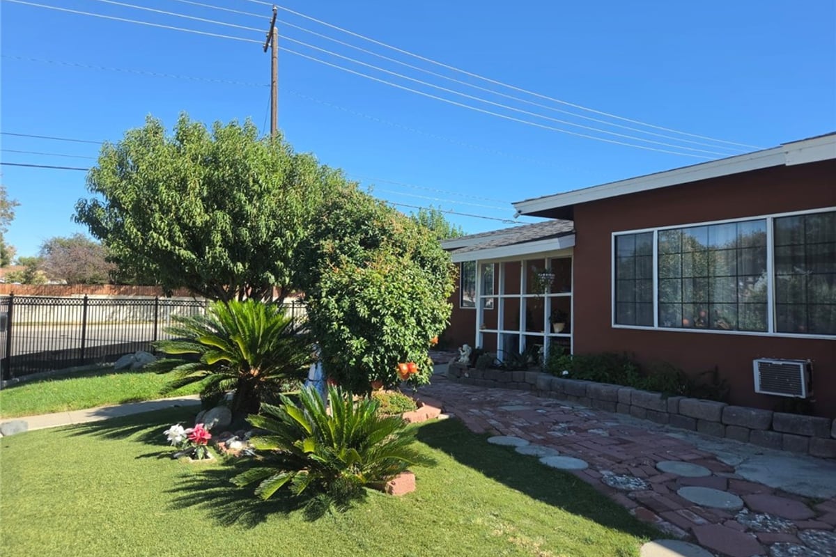 444 E Avenue R9, Palmdale, CA 93550 — photo 1 of 35