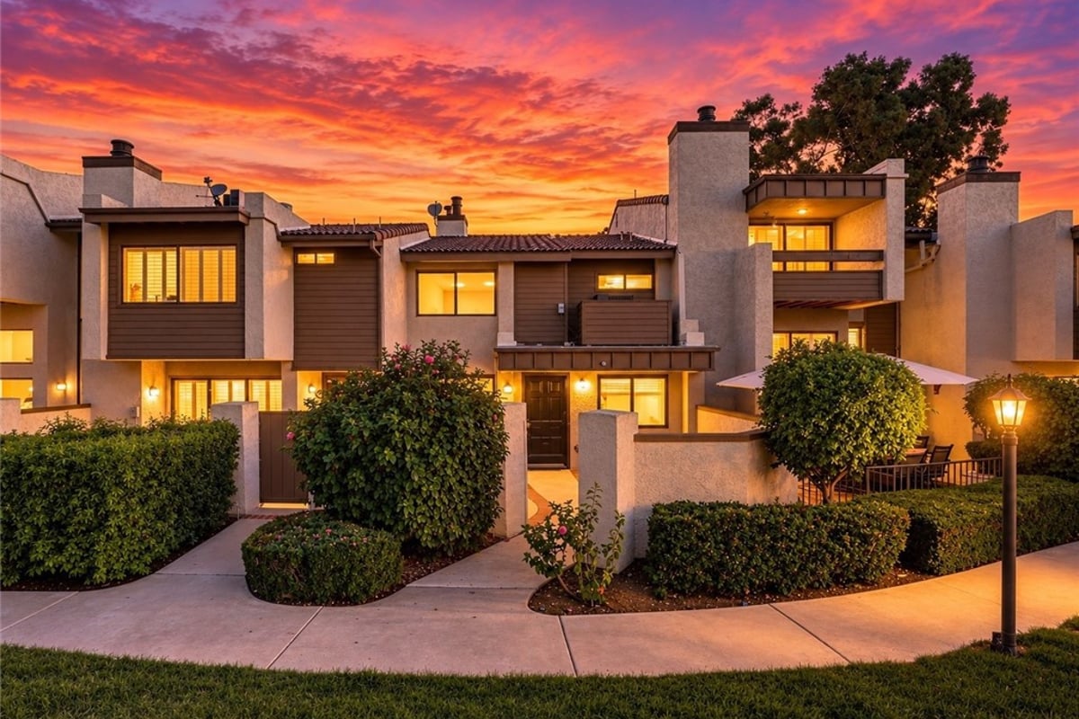 21500 Califa 141, Woodland Hills, CA 91367 — photo 1 of 61