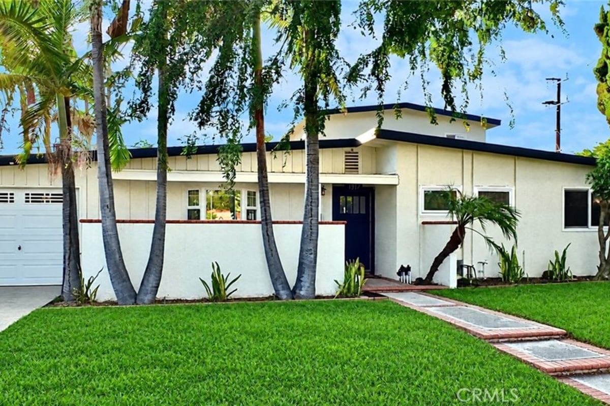 1417 Vuelta Grande, Long Beach, CA 90815 — photo 1 of 23