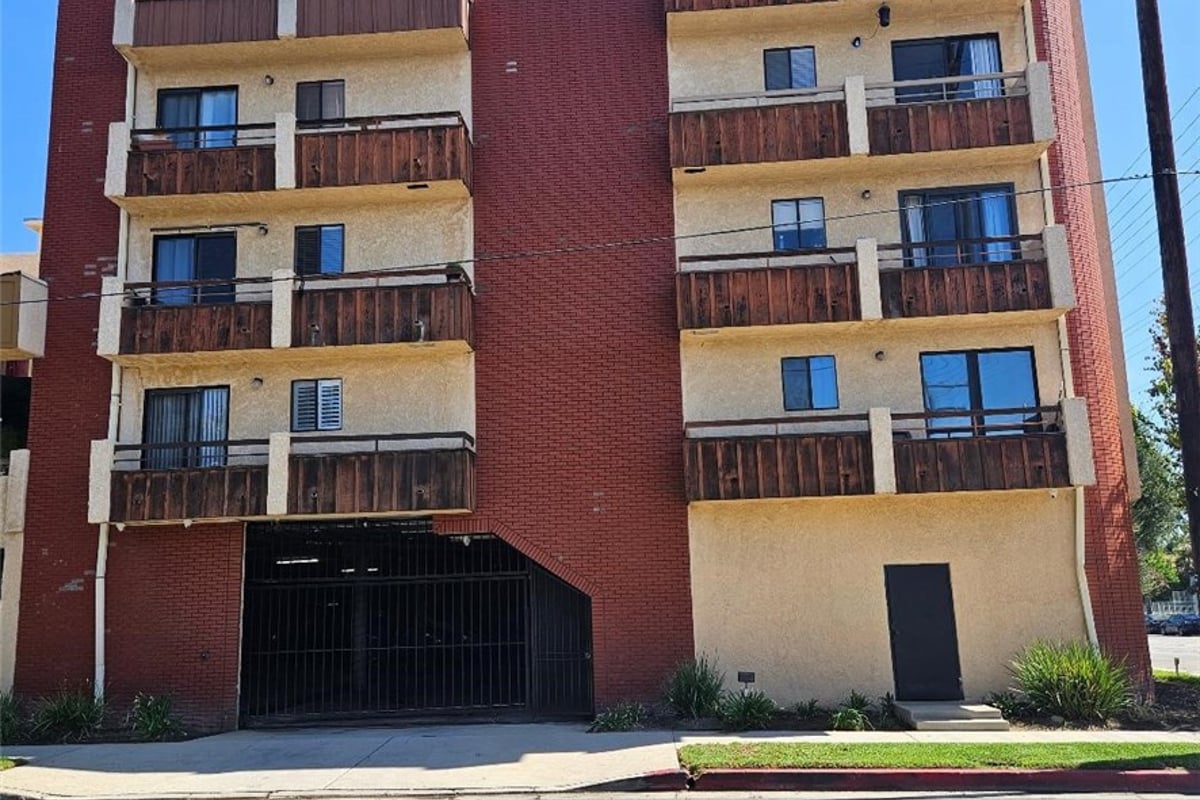 8710 Independence ave # 202, Canoga Park, CA 91304 — photo 1 of 15