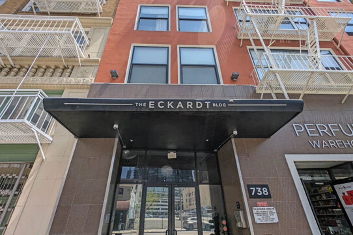 738 S Los Angeles Street 707, Los Angeles, CA 90014 — photo 1 of 2