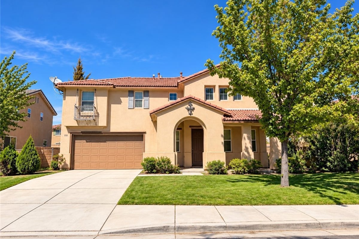 2233 Avenida Del Mar, Lancaster, CA 93535 — photo 1 of 25