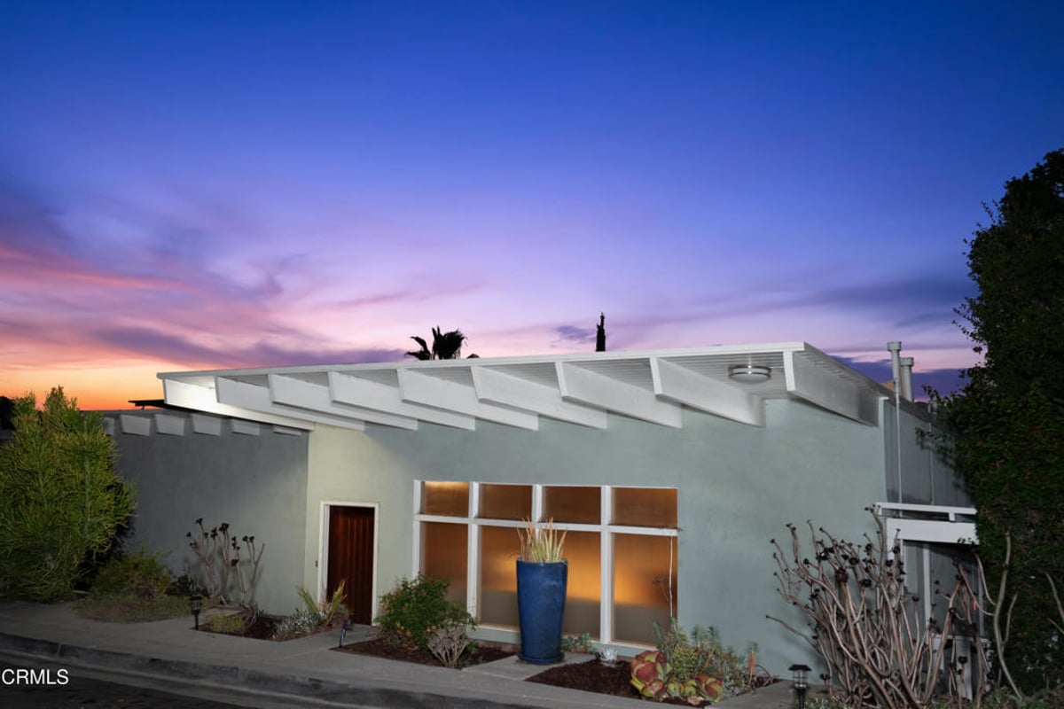 1425 E Palmer Avenue, Glendale, CA 91205 — photo 1 of 25