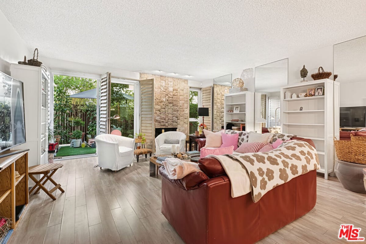 2338 S Beverly Glen Boulevard, Los Angeles, CA 90064 — photo 1 of 14