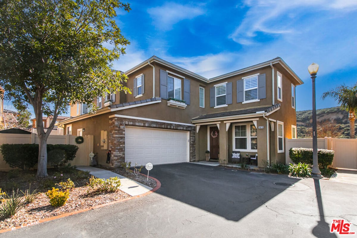 26070 Medici Court, Santa Clarita, CA 91350 — photo 1 of 37