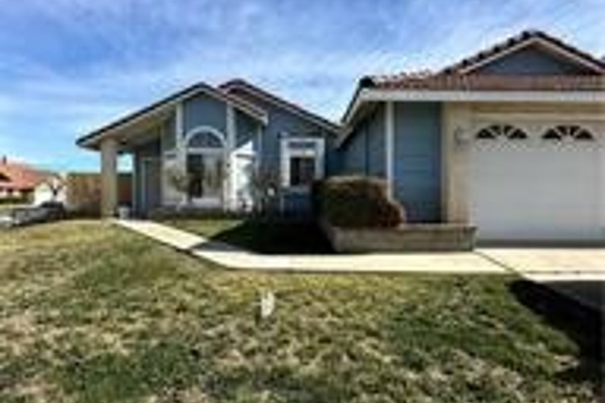 37510 Conifer, Palmdale, CA 93550 — photo 1 of 7