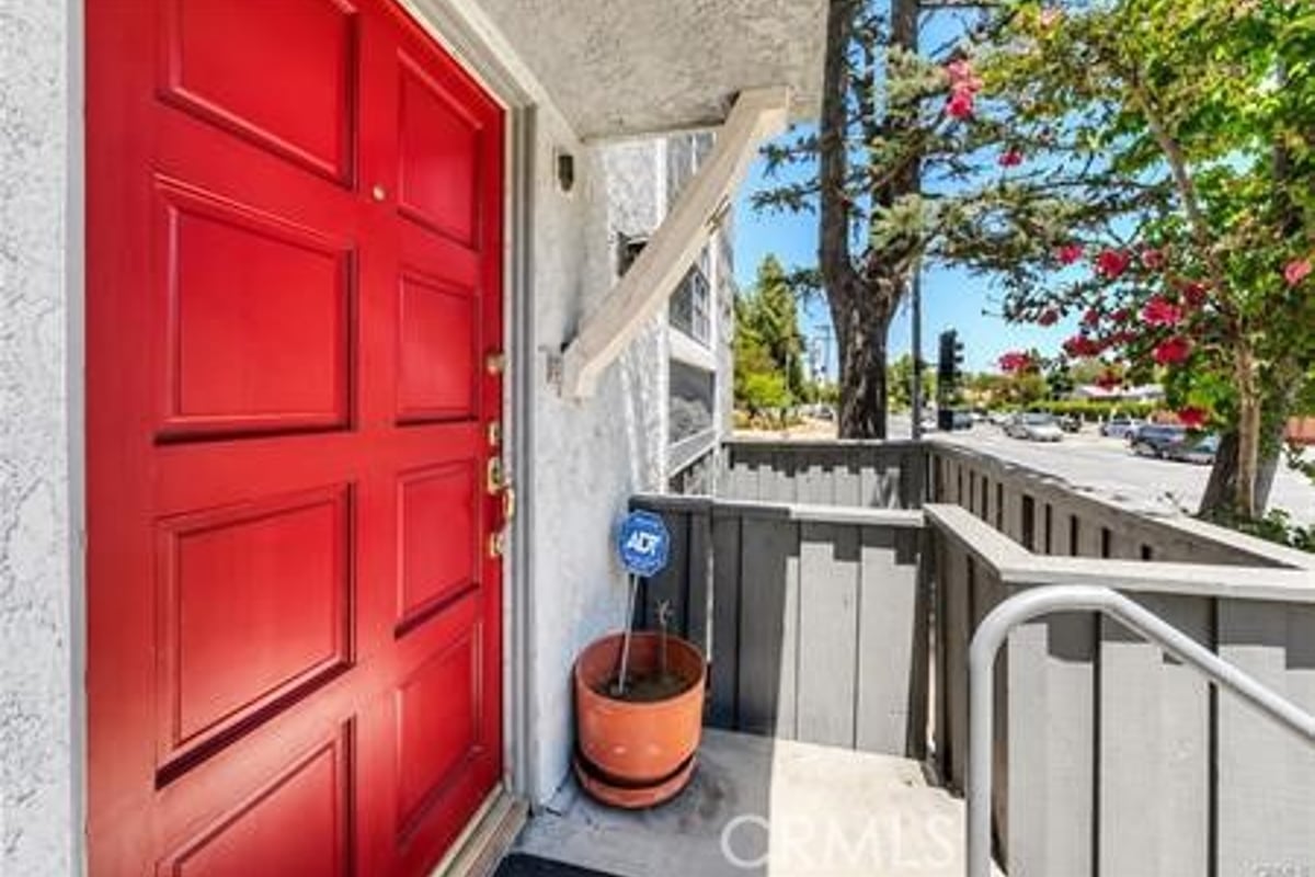 18100 Burbank, Tarzana, CA 91356 — photo 1 of 5