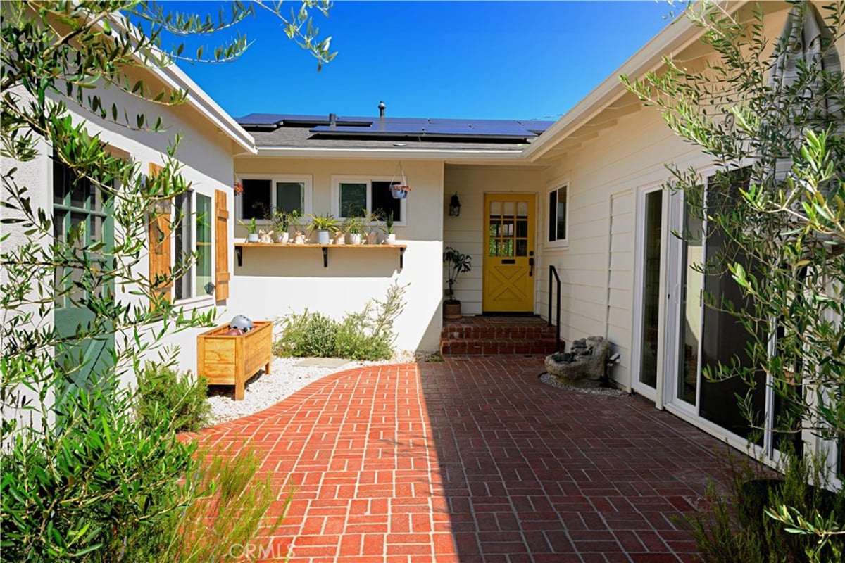 5521 Hunter Street, Ventura, CA 93003 — photo 1 of 21
