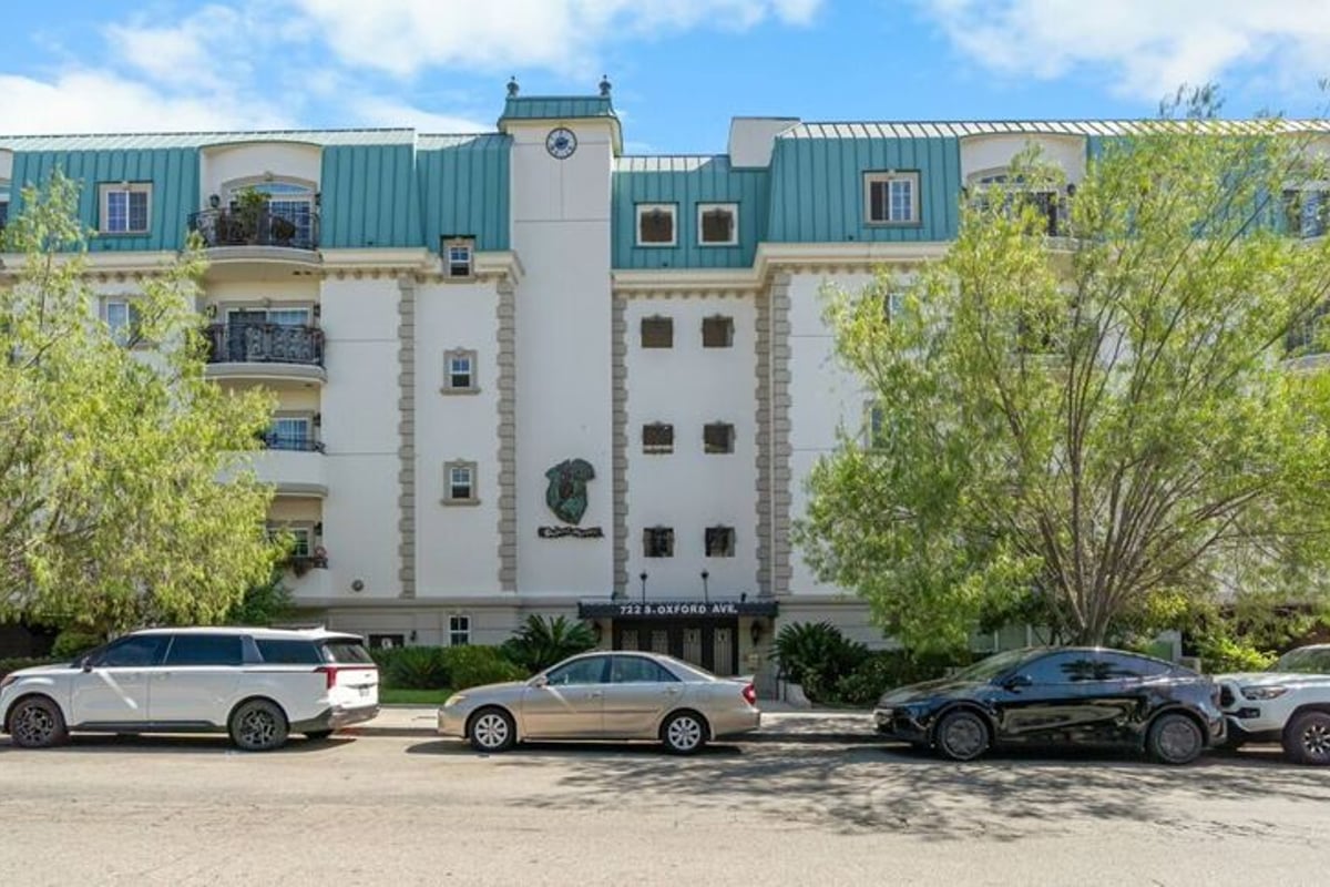 722 S Oxford Avenue 403, Los Angeles, CA 90005 — photo 1 of 38