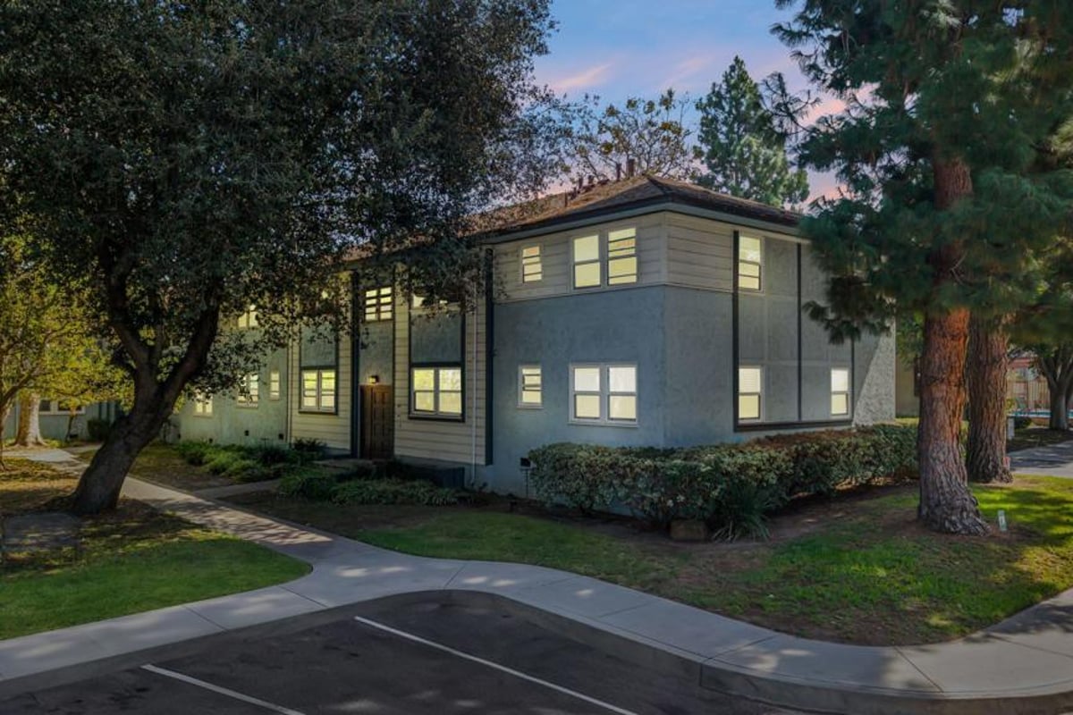 3634 Kalsman Drive 4, Los Angeles, CA 90016 — photo 1 of 31