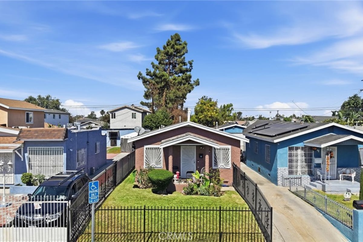 201 E 111th Place, Los Angeles, CA 90061 — photo 1 of 48