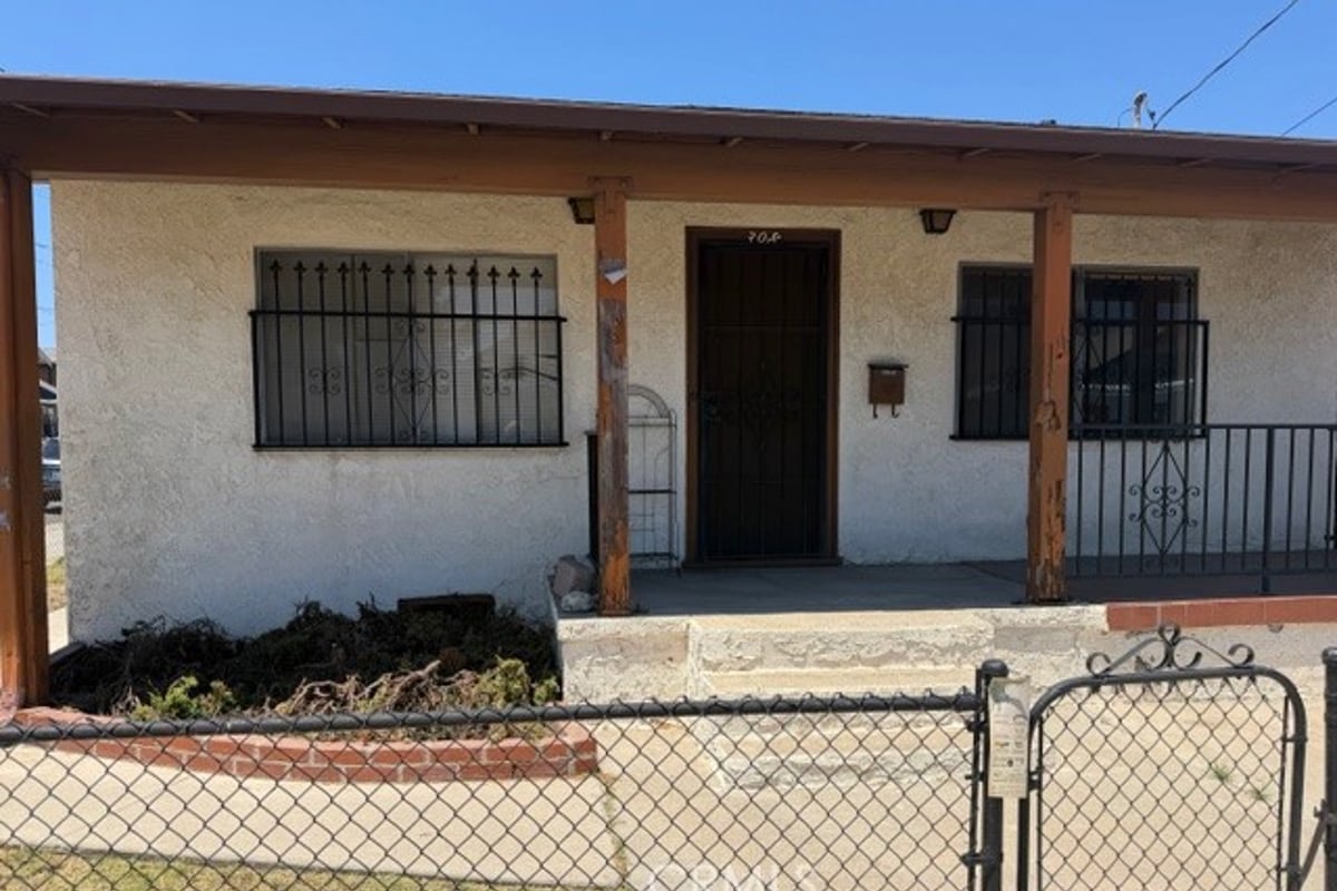 398 W 11th Street, San Pedro, CA 90731 — photo 1 of 6