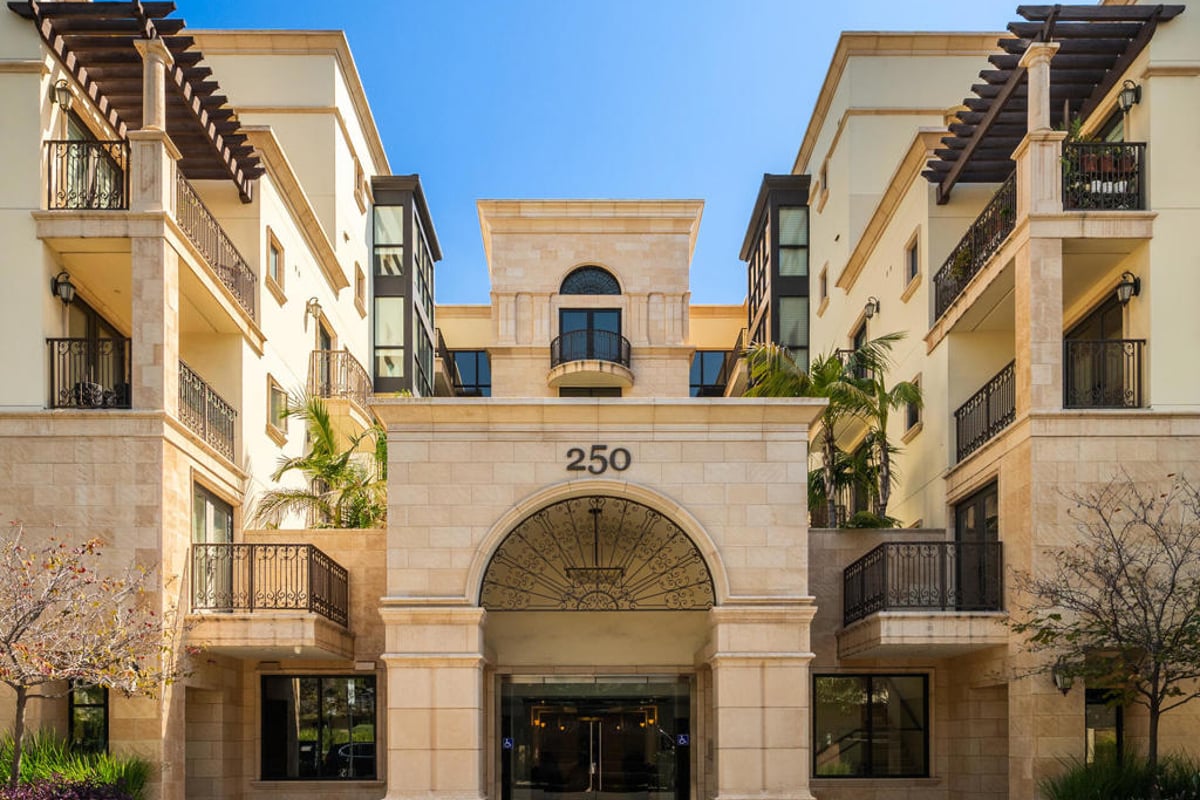 250 S De Lacey Avenue 305A, Pasadena, CA 91105 — photo 1 of 30