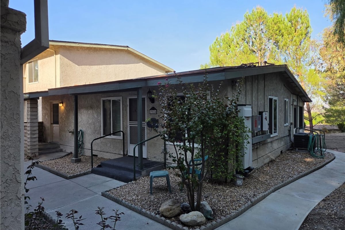 19824 Spanish Oak Drive, Newhall, CA 91321 — photo 1 of 23