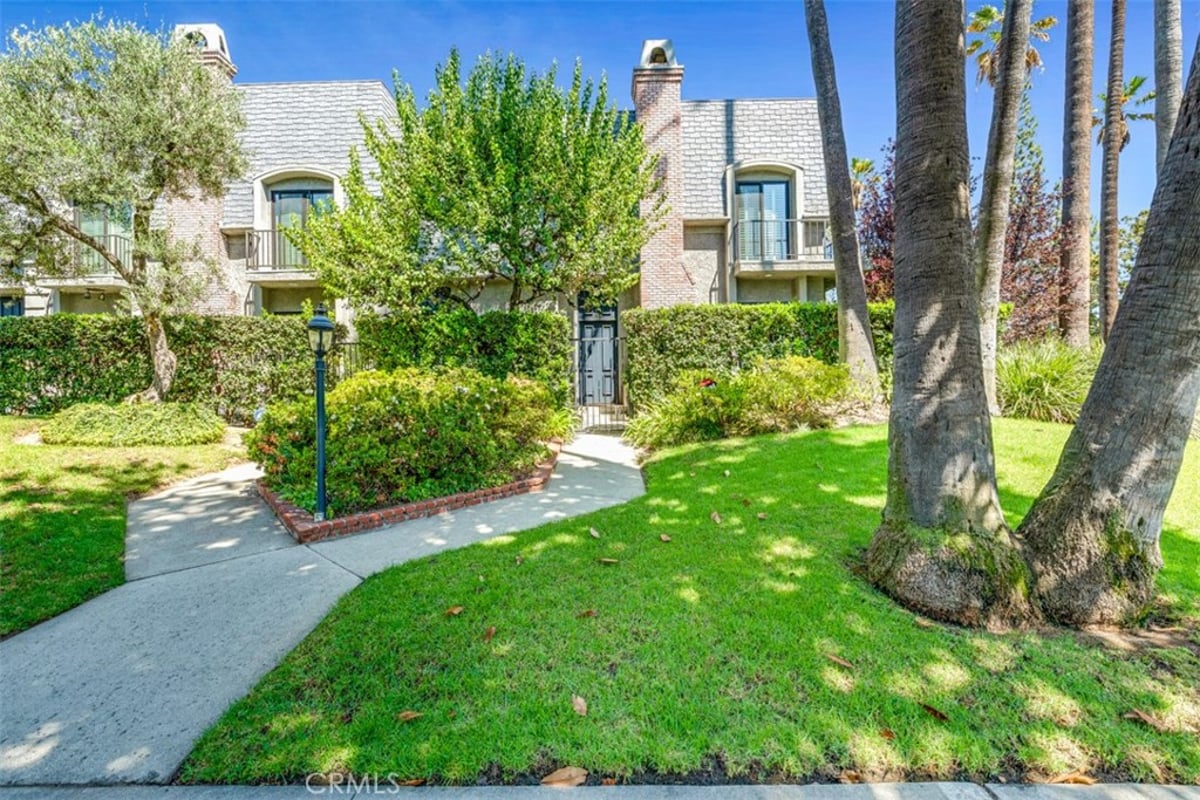 338 S Orange Grove, Pasadena, CA 91105 — photo 1 of 16